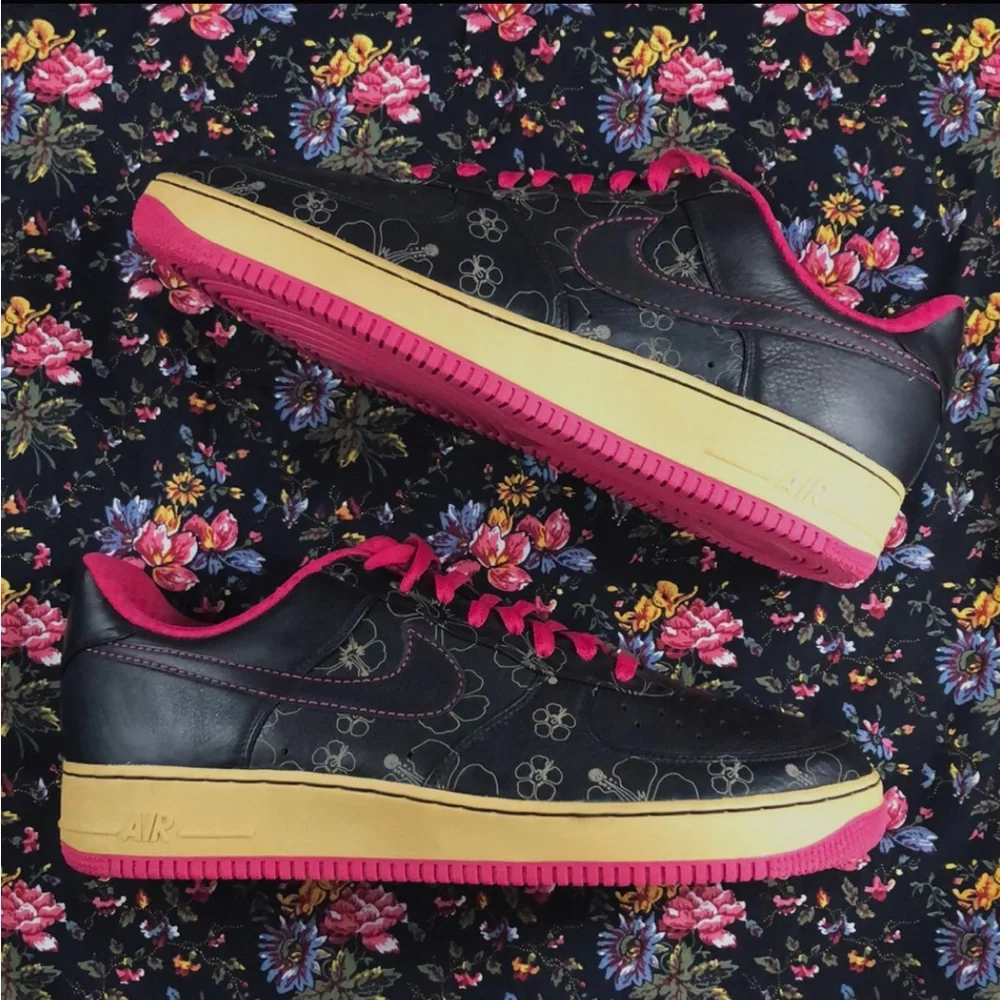 NWOB Nike Air Force 1 Premium Low Black Floral Pink - Picture 2 of 13